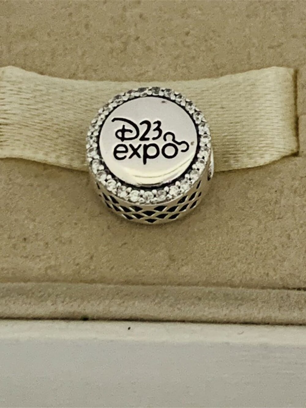 ✨🔥Pandora D23 Expo (2019) Button Charm